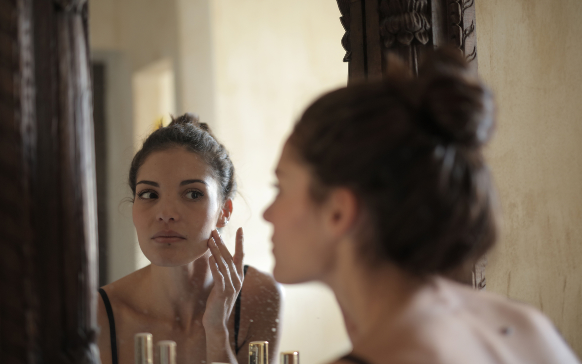 Rutina de skincare para viajar: qué productos llevar